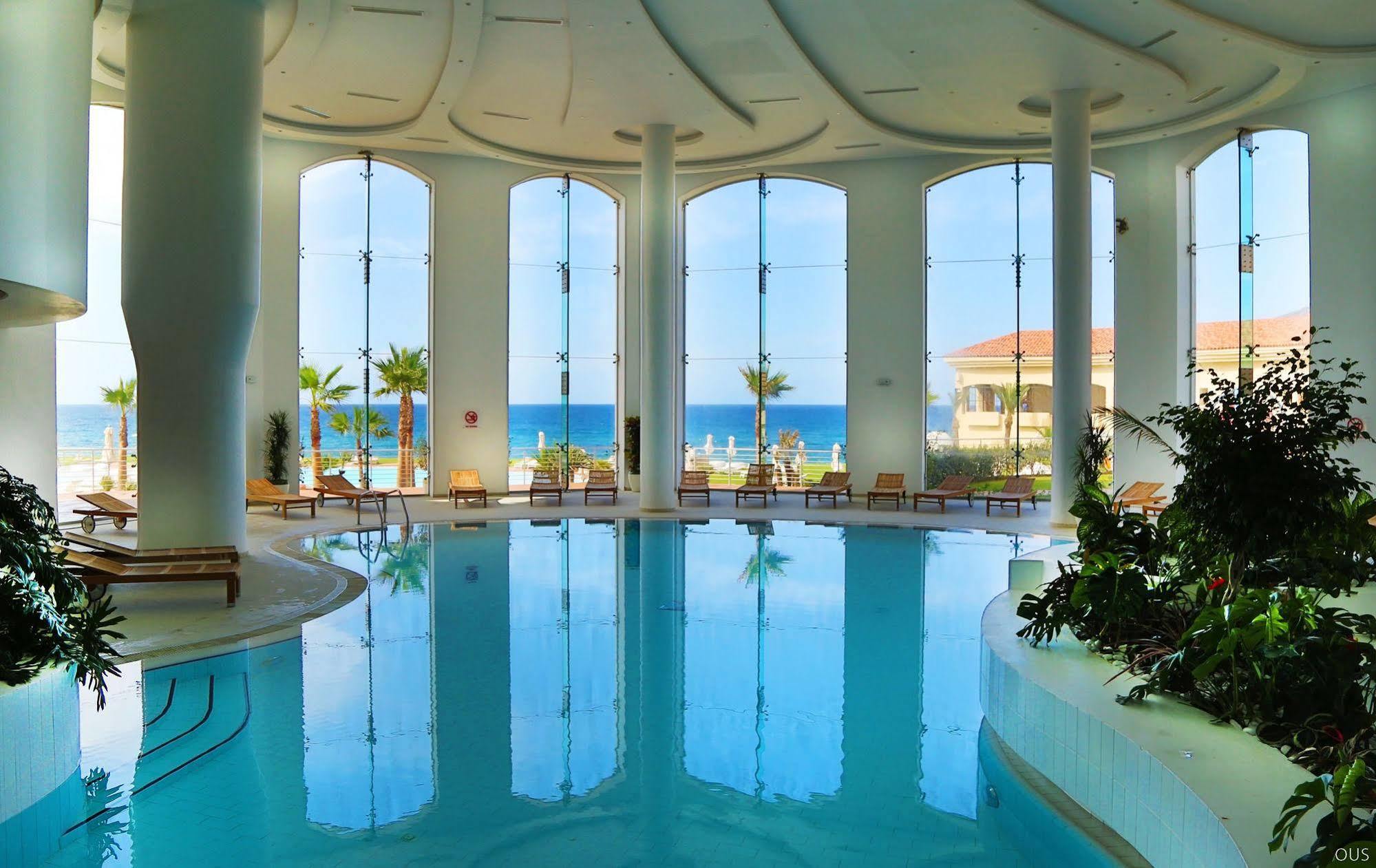 La Cigale Tabarka Hotell Exteriör bild The pool at the hotel